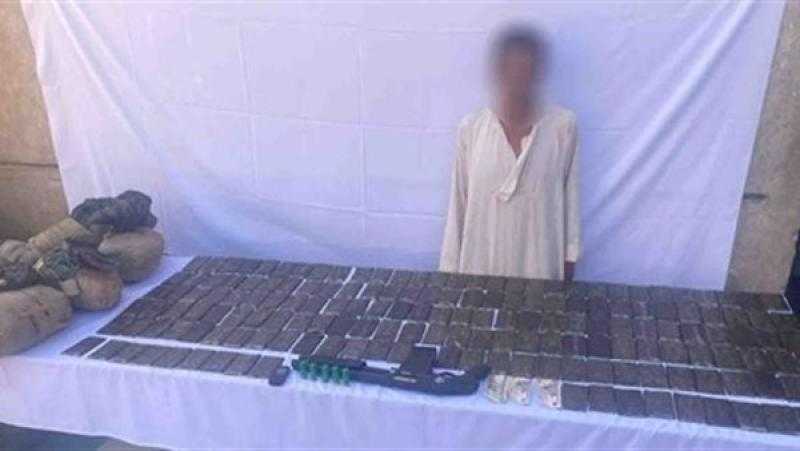 القبض على عنصر إجرامي بحوزته 38 كيلو حشيش وبانجو بالأقصر
