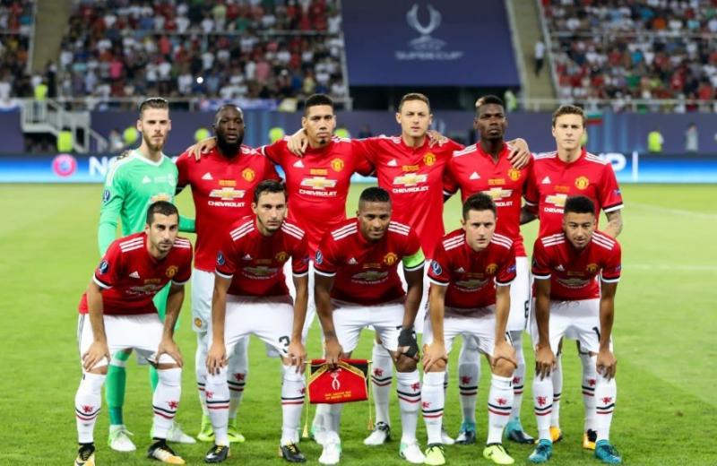 مدرب مانشستر يونايتد يدعم ماجوير لاستعادة مستواه