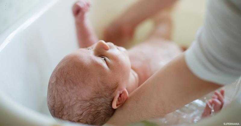 أخطاء عند تحميم الطفل ..تجنبها