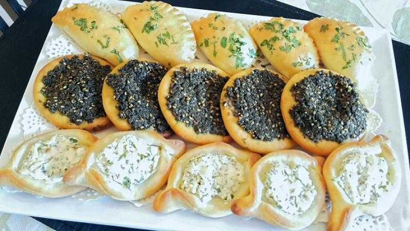 طريقة عمل فطائر الجبن بالزعتر