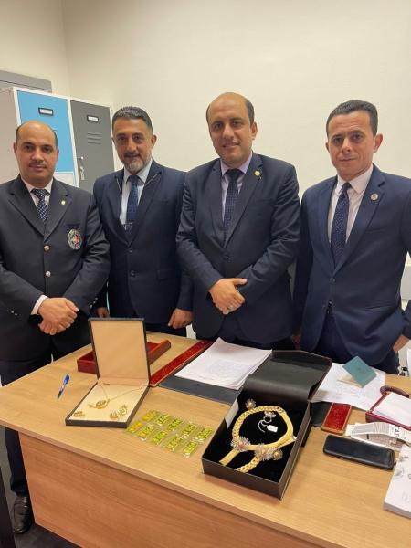 إحباط محاولة تهريب 10 سبائك وأطقم مشغولات ذهبية بمطار القاهرة