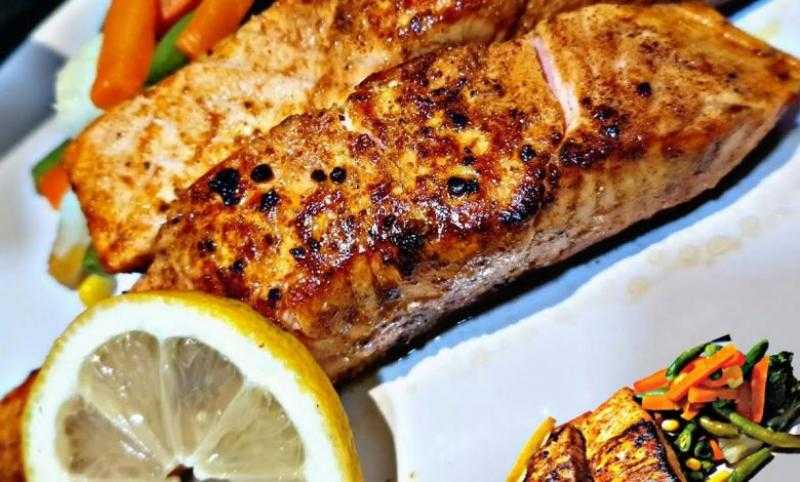 طريقة تحضير سمك سلمون مقلي