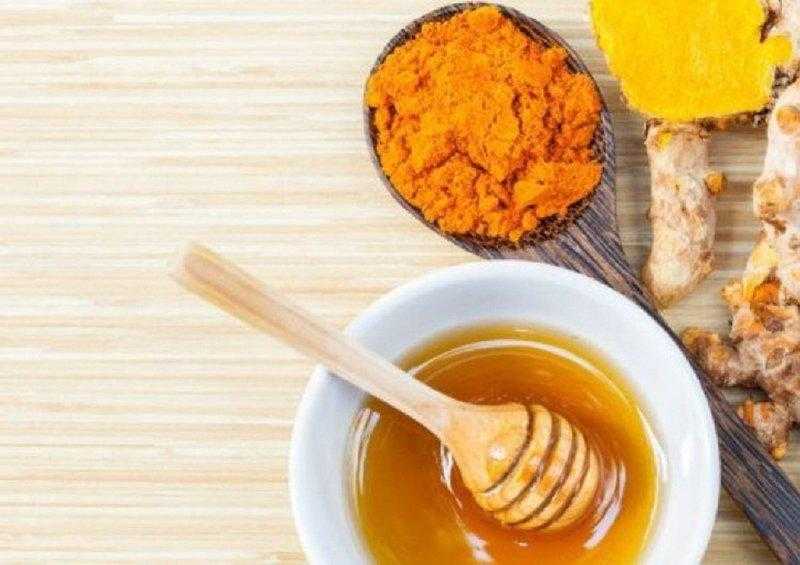 ماسك العسل والكركم لتجديد خلايا البشرة