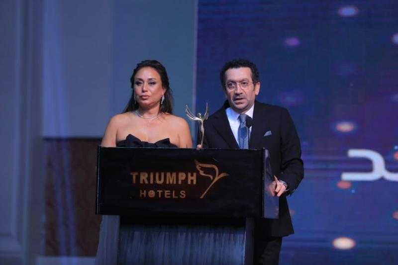 ميلاد أبي رعد يهدي جائزته كأفضل مخرج بمهرجان الفضائيات العربية للراحل شوقي متى
