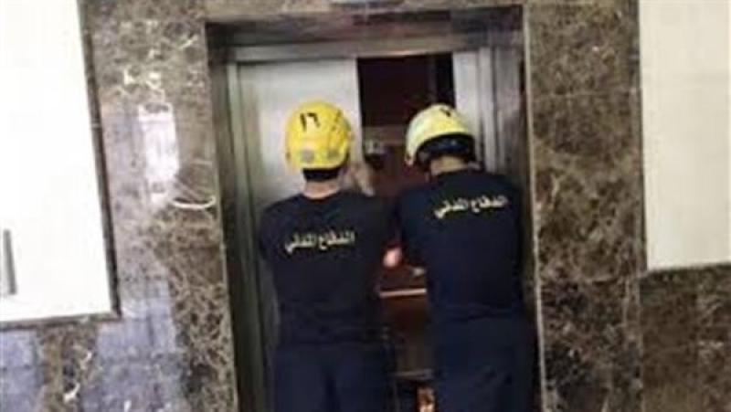 إنقاذ شخص تعطل به المصعد في الدقي