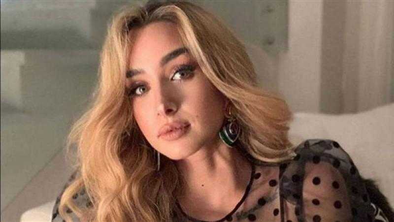 هنا الزاهد تهوس متابعيها بفستان قصير وتسريحة مميزة