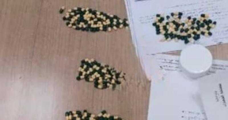 جمارك مطار القاهرة تضبط محاولة تهريب عدد من كبسولات الترامادول المخدرة