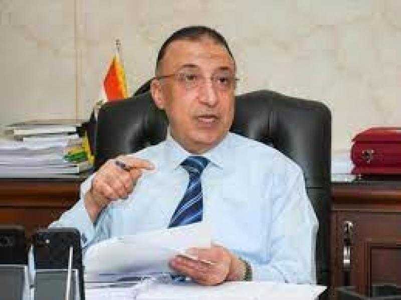 محافظ الإسكندرية يتابع تنفيذ قرار مجلس الوزراء بالعمل ”أون لاين” في المصالح الحكومية