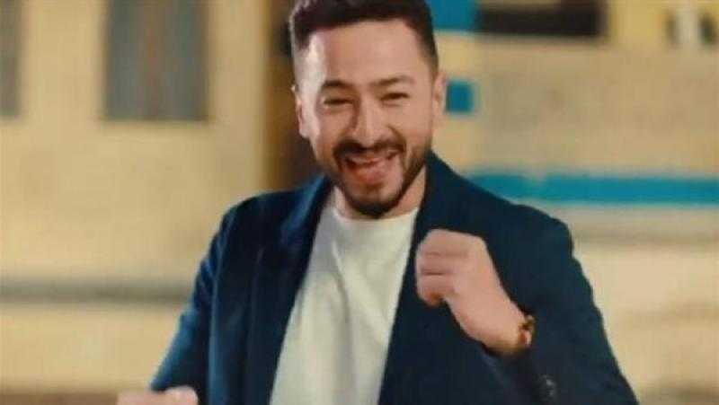 حمادة هلال ينشر بوستر مُخيف لـ ”المداح أسطورة العشق”