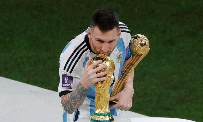 ميسي أول لاعب في التاريخ يتوج بالكرة الذهبية للمونديال مرتين