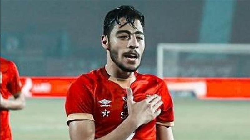 نجم الأهلي السابق: أرضية «التتش» تسببت في إصابة أكرم توفيق