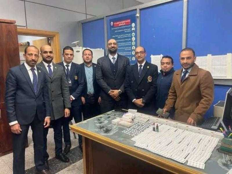 جمارك مطار الغردقة تحبط محاولة تهريب كمية من الأدوية المخدرة