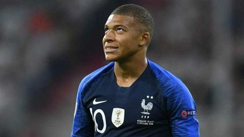 مبابي يغازل ريال مدريد عن طريق بنزيما