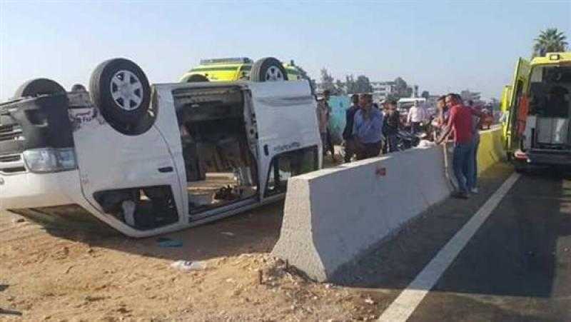 إصابة 15 شخصا في حادث انقلاب ميكروباص بطريق أسيوط الغربي