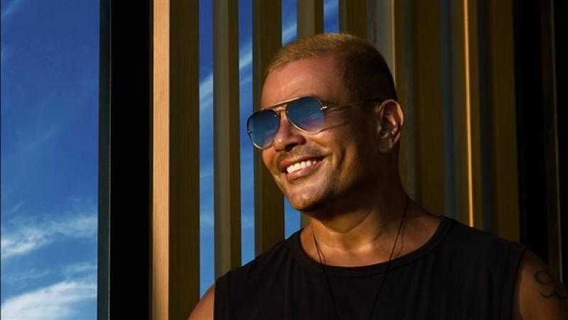 عمرو دياب يتصدر تويتر بـ «مضحوك علينا»