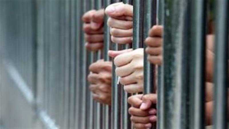 تجديد حبس المتهمين بسرقة شخص أجنبي في مصر الجديدة