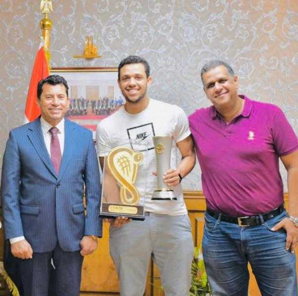 وزير الرياضة يهنىء اللاعب مصطفى عسل لتصدره التصنيف العالمي للإسكواش