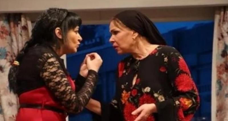 جالي نوبة انهيار.. ندى عفيفي تروي تفاصيل تعرضها للضرب على يد لوسي فى مسرحية الحفيد