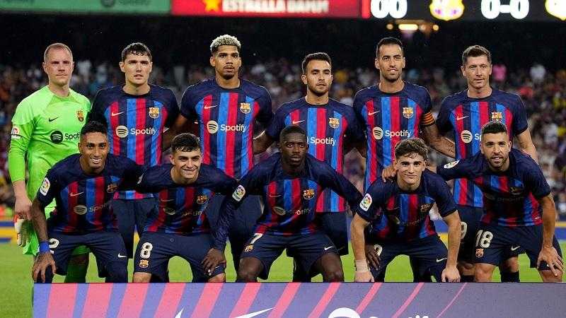 برشلونة يواجه مدربه السابق لمواصلة التحليق في القمة بالدوري الإسباني