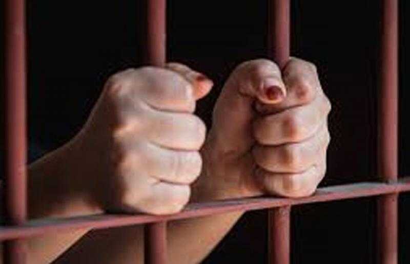 حبس ربة منزل متهمة بقتل طفل وذبحت بمركز المنيا