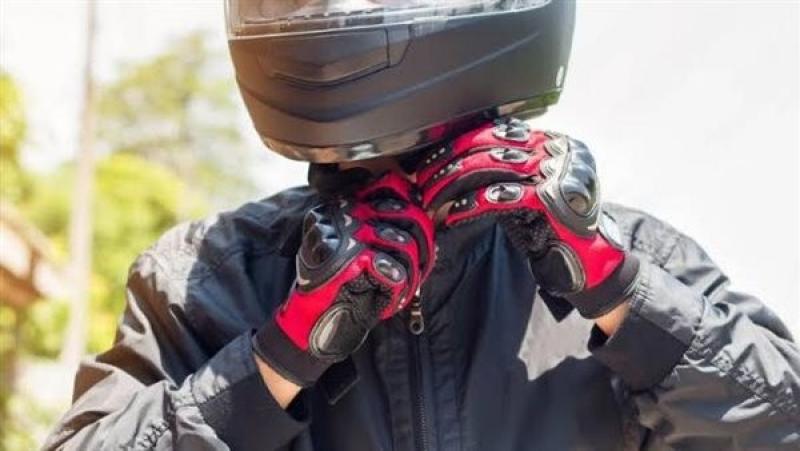 ضبط 600 مخالفة لقائدي الدراجات النارية بسبب الخوذة