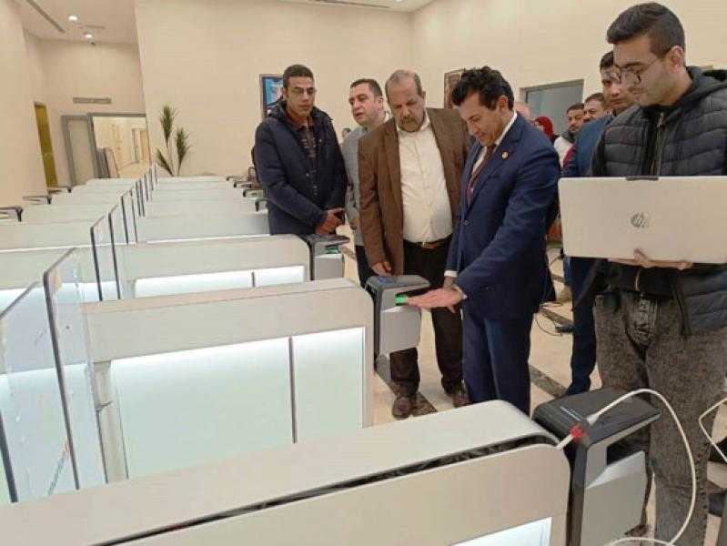 وزير الرياضة يتابع تسجيل الموظفين للبصمة الإلكترونية بديوان الوزارة بالعاصمة الإدارية