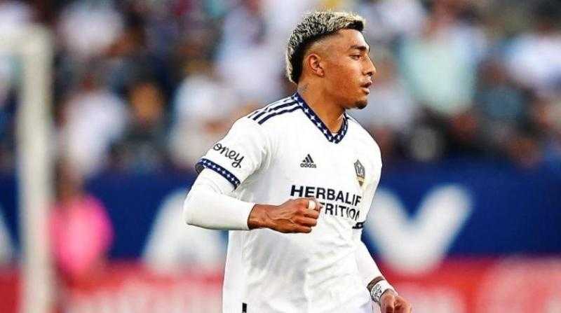 فيفا يرفض طلب برشلونة لتسجيل أراوخو