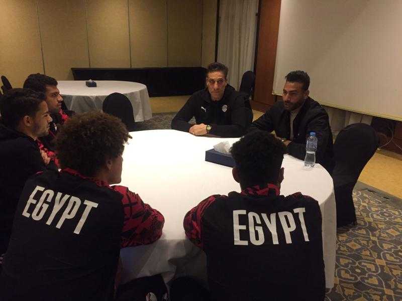محمد أبو جبل يزور مقر إقامة منتخب الشباب