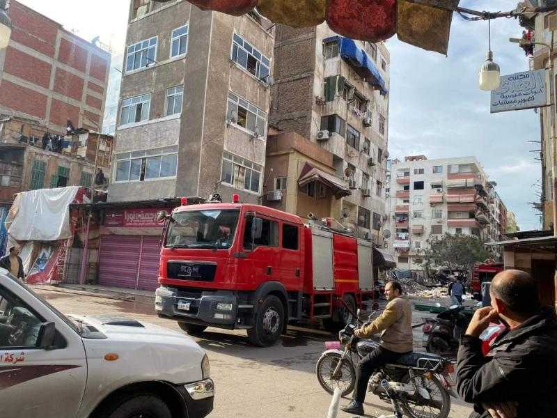 نشوب حريق داخل عقارين في بورسعيد دون حدوث إصابات.. صور