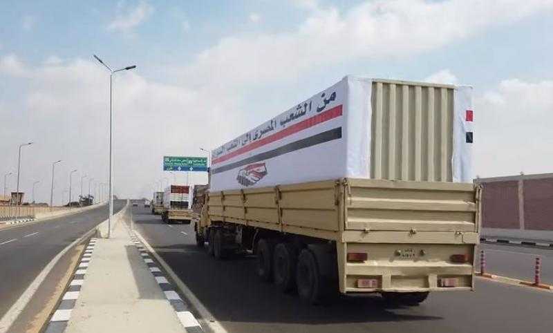 مصر ترسل قافلة تتضمن مئات الأطنان من المساعدات لدولتي سوريا وتركيا.. فيديو