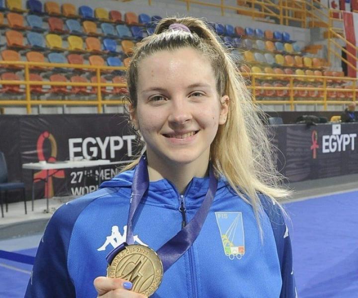 بطلة كأس العالم لسلاح الشيش بالقاهرة : لم أتوقع التتويج بالذهبية