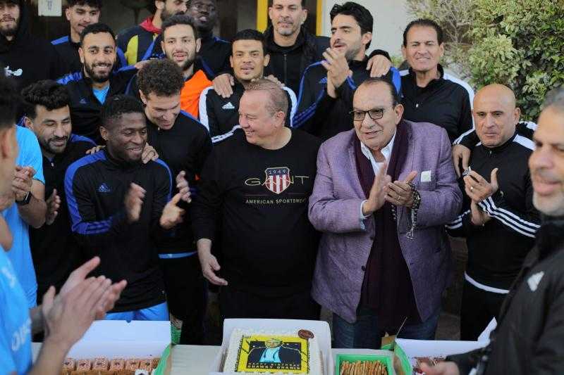لاعبو المقاولون العرب يحتفلون بعيد ميلاد شوقي غريب