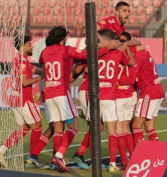 الأهلي يتقدم ٢-١ على المقاولون في الشوط الأول