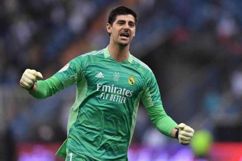 حارس ريال مدريد ينتقد التحكيم مجددًا