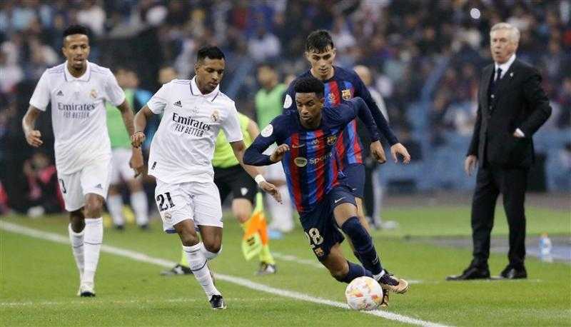 صدام برشلونة وريال مدريد في الكلاسيكو يخطف الأنظار بعد ختام دور 16 بدوري الأبطال