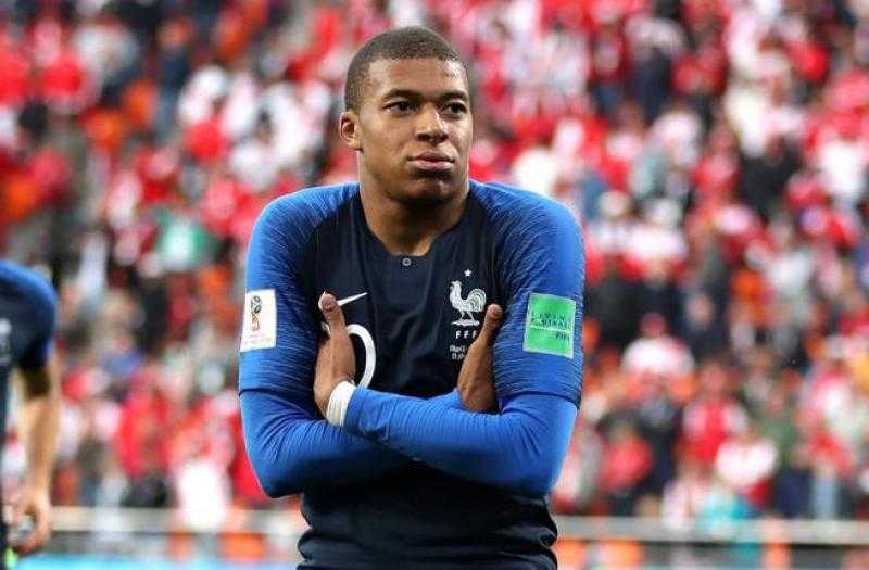ديشان: مبابي الأوفر حظا لخلافة لوريس في قيادة المنتخب الفرنسي
