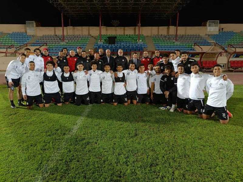 وزير الرياضة يُؤازر المنتخب الأولمبي بمعسكره قبيل مباراته المرتقبة أمام زامبيا