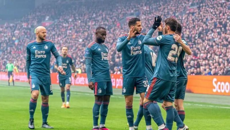 فينورد يفوز على أياكس ويعزز صدارته للدوري الهولندي