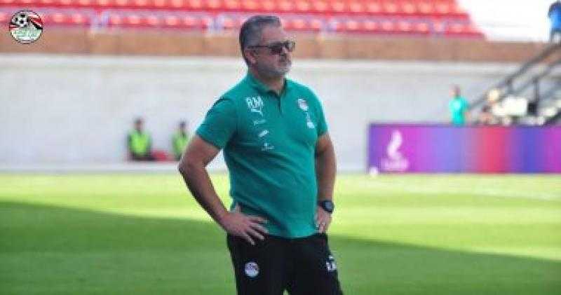 ميكالى يسمح لوسائل الإعلام بحضور 15 دقيقة فى مران المنتخب الأولمبى غداً