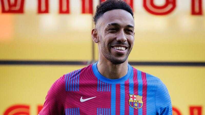 برشلونة يرحب بعودة مهاجمه السابق