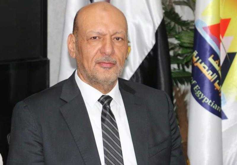 رئيس حزب «المصريين» يهنئ الرئيس السيسي والأمتين العربية والإسلامية بحلول شهر رمضان