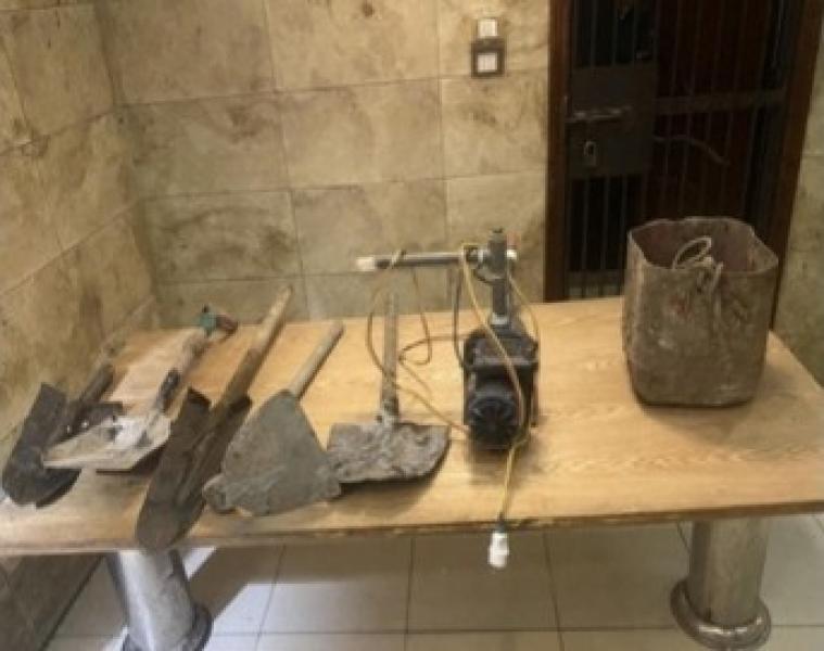 النيابة تأمر بحبس 4 أشخاص لتنقيبهم عن الآثار بالمعصرة