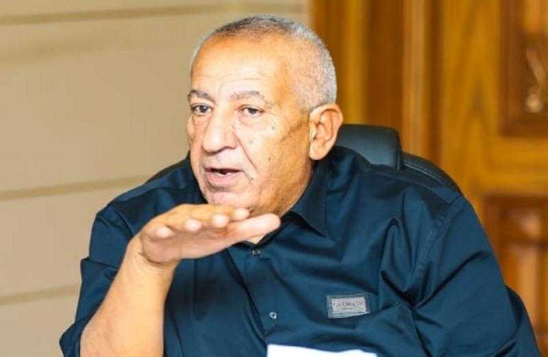 كامل أبو علي يتمسك باستقالته من رئاسة المصري