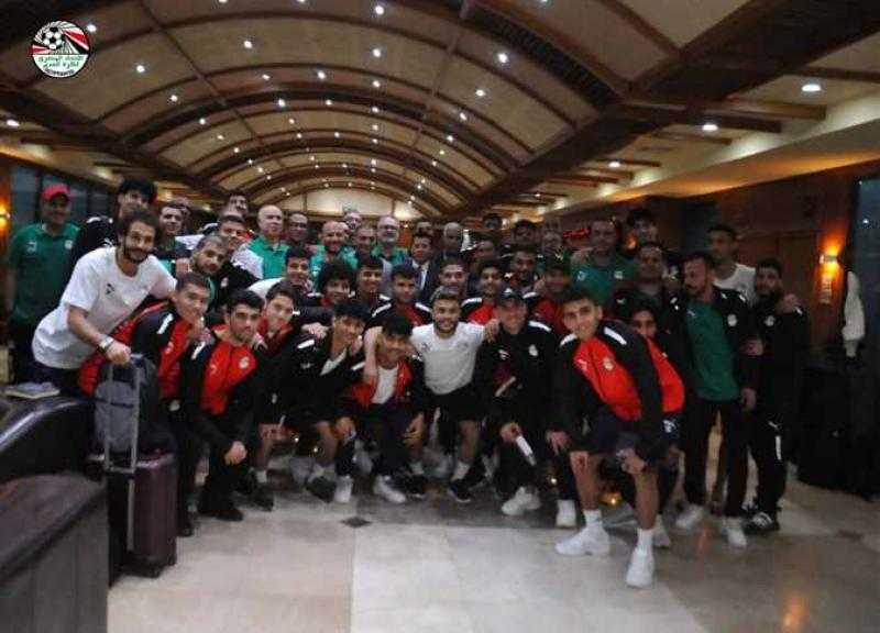 وزير الرياضة ورئيس اتحاد الكرة يستقبلان بعثة المنتخب الأولمبي