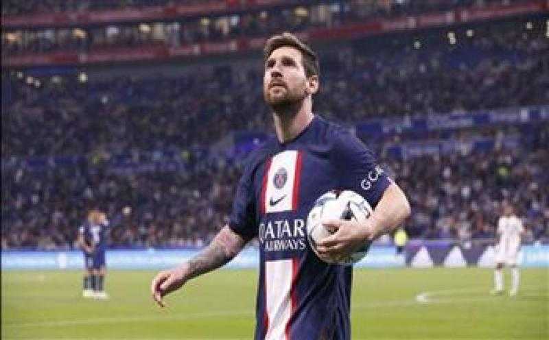 صحيفة ليكيب: هل يجب تجديد عقدي ليونيل ميسي وسيرجيو راموس