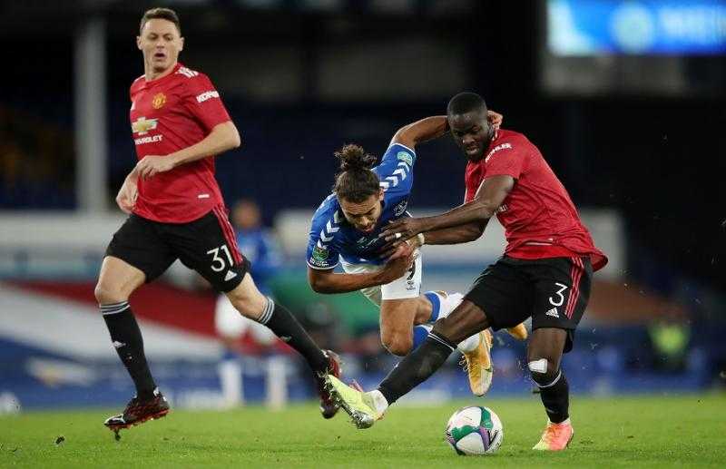 إيفرتون يحل ضيفا ثقيلا على مانشستر يونايتد في الدوري الإنجليزي