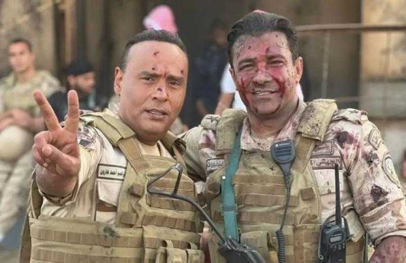 محمود عبدالمغني ينشر صورته رفقة محمد رجب من كواليس مسلسل الكتيبة 101