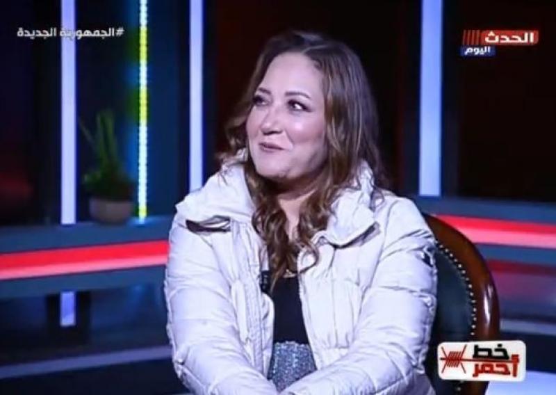 الفنانة عنبر: عشت طفولة مدللة لأني وحيدة أبويا وأمي