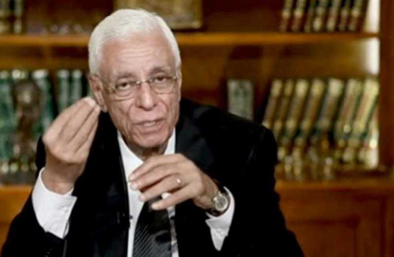 حسام موافي يكشف أعراض مرض ارتخاء الصمام