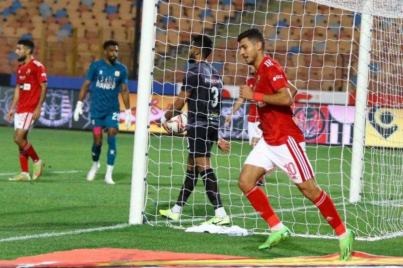 محمد شريف رجل مباراة الأهلي وفاركو